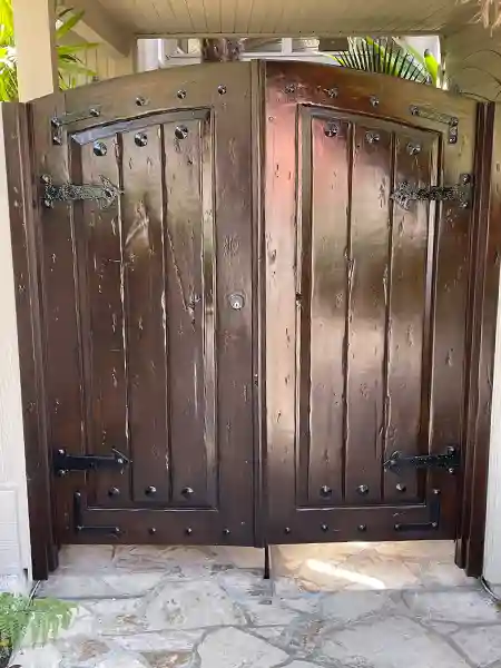 Gate-Staining-Varnishing_Finish